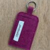 Kofferanhänger aus Naturfilz fuchsia