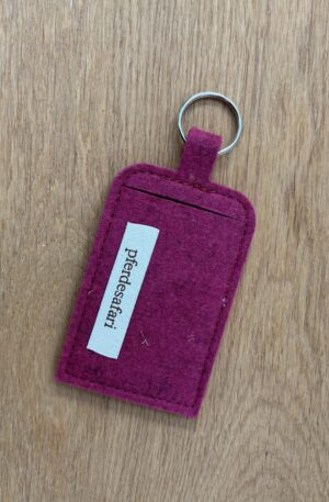 Kofferanhänger aus Naturfilz fuchsia