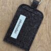 Kofferanhänger aus Naturfilz braun